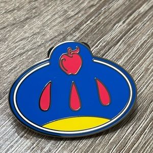 Authentic Disney Cast Exclusive What's My Name Tag Mystery Snow White Pin